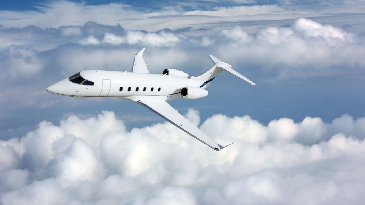 Flight Radar SBF FTX Argentina Bahamas Jet in the Air Clouds